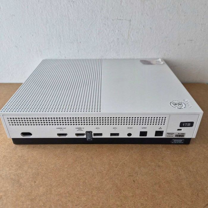 Xbox One S 1TB | Uszkodzony napęd i nie wyświetla obrazu