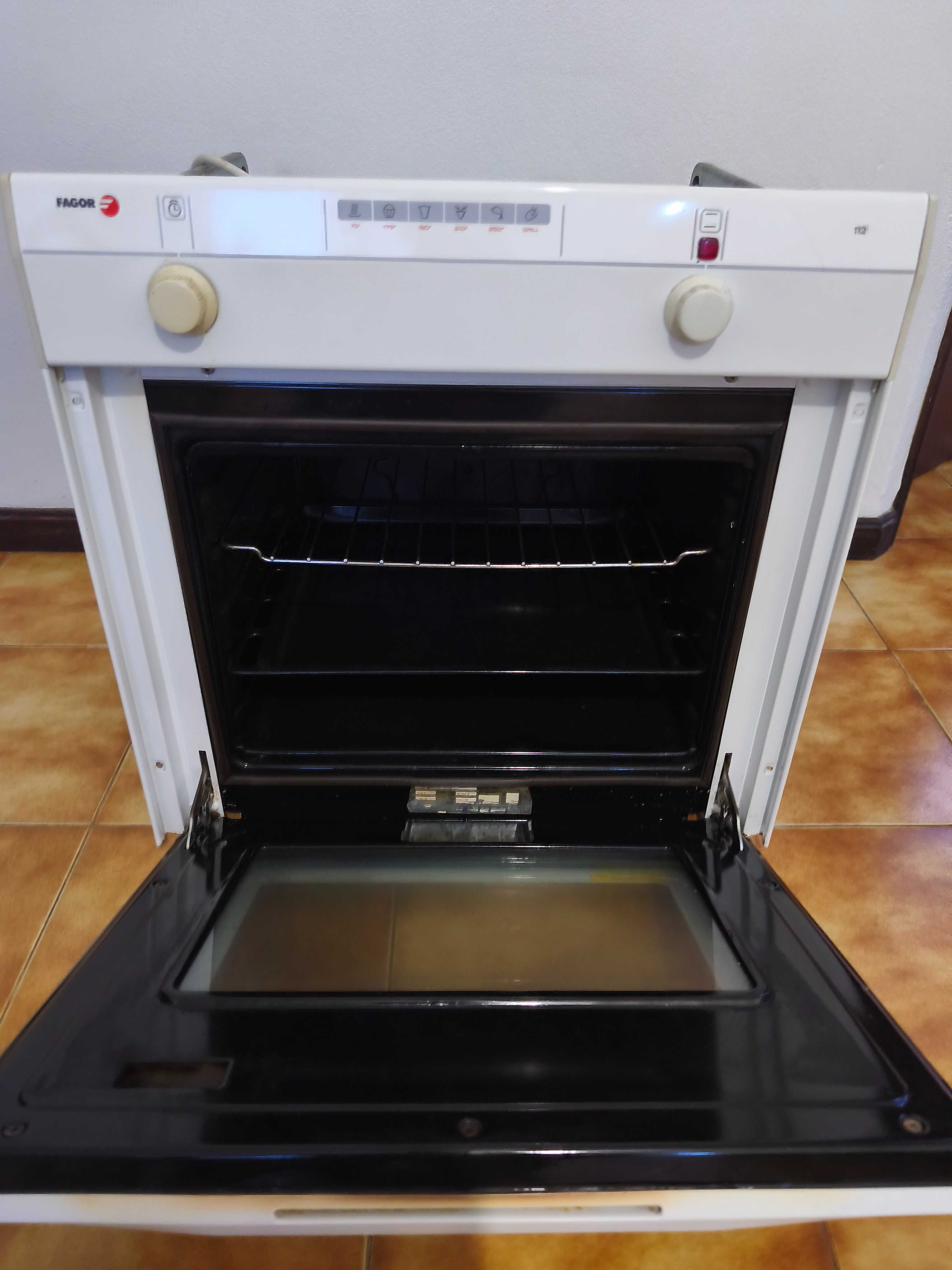 Forno elétrico de encaixe