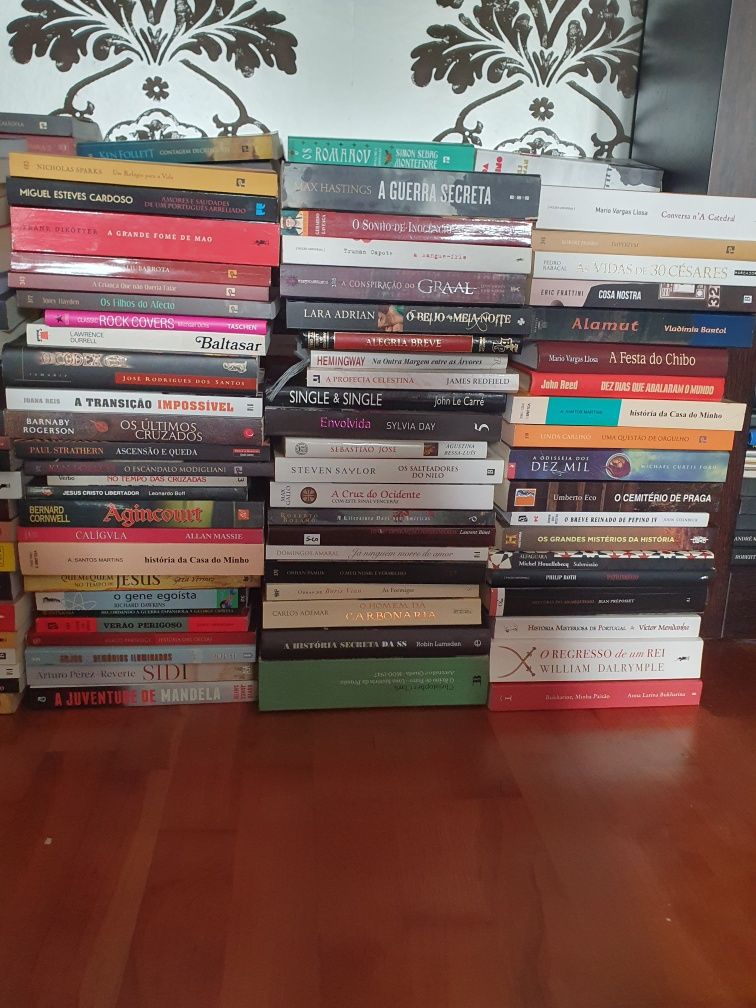 Coletânea de livros, maioritariamente história