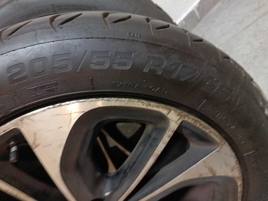Jantes e Pneus 205/55 R17 com 90% de piso.
