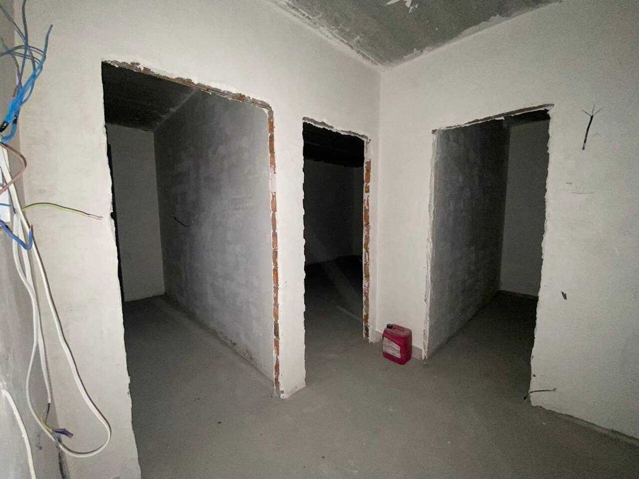 Готова до фінального ремонту 2к квартира на Виставці!