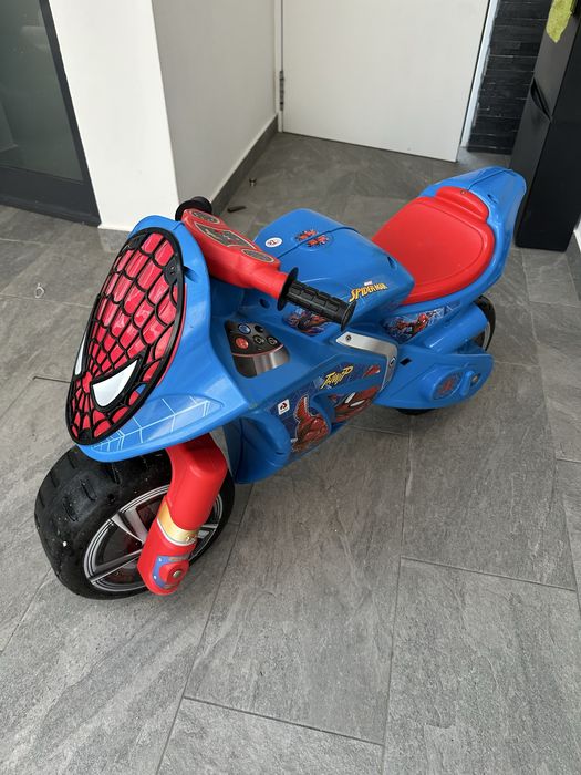 Mota spiderman criança