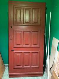 Drzwi drewniane zewnętrzna z ościeżnicą - używane.
