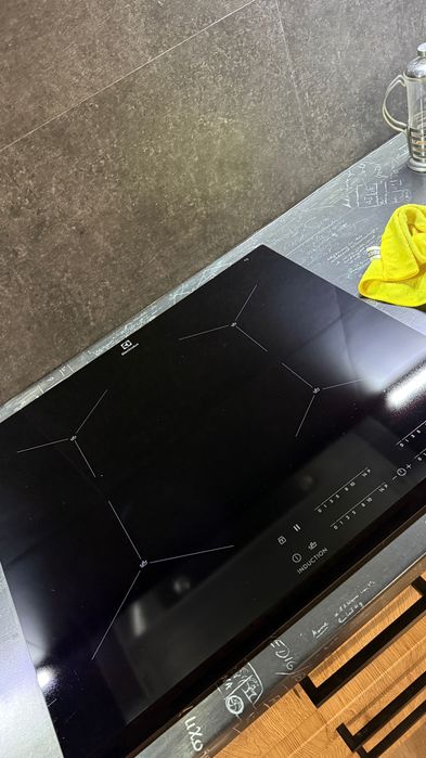 Індукційна поверхня Electrolux