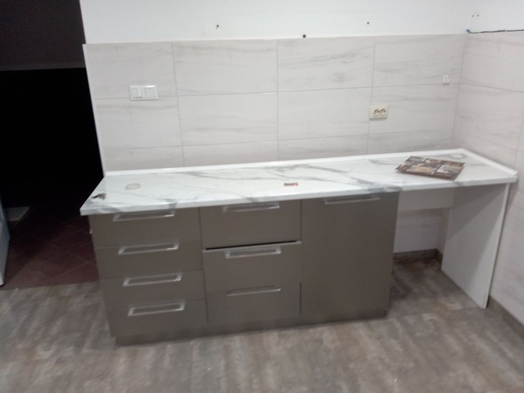 Продам  кухонні меблі
