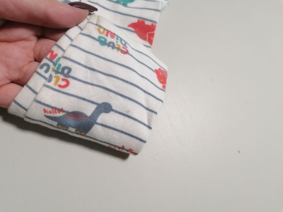 Pijama às Riscas com Dinossauros de Bebé