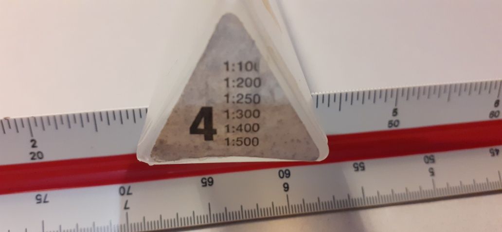 Régua  triangular da escala da redução de rotring,