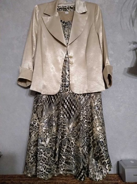 Sprzedam trzyczęściową garsonkę wizytową Rozmiar 46