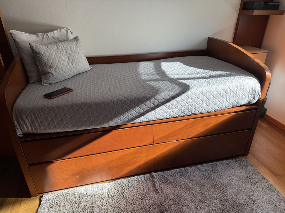 Conjunto de quarto( camas + estante)
