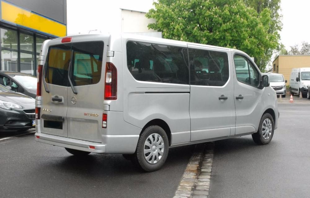 Wynajem busa 9 osobowego OPEL VIVARO LONG