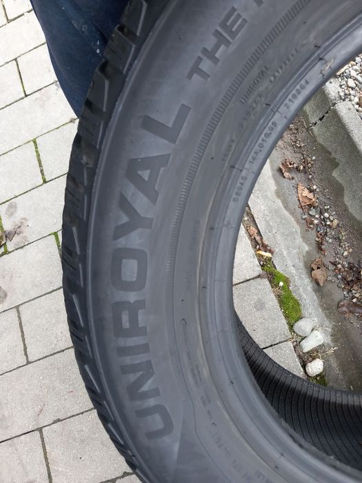 2x Opony Używane Zimowe 195/65R15 Uniroyal