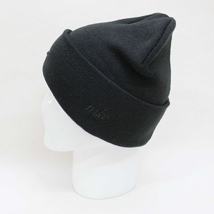 Тепла шапка найк (Nike) чорного кольору з чорною вишивкою з боку