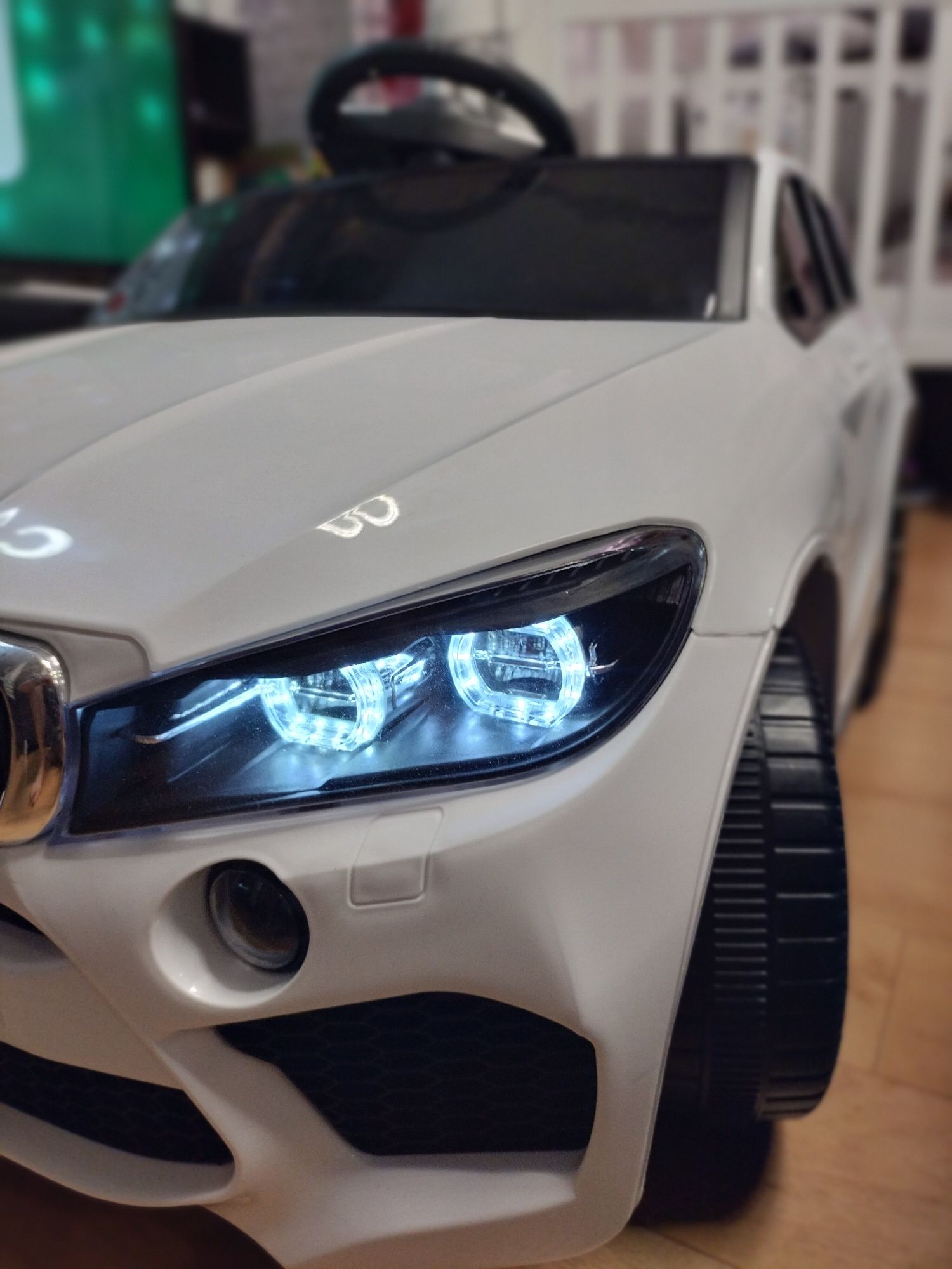 Дитячий електромобіль Just Drive BM-X1 - білий