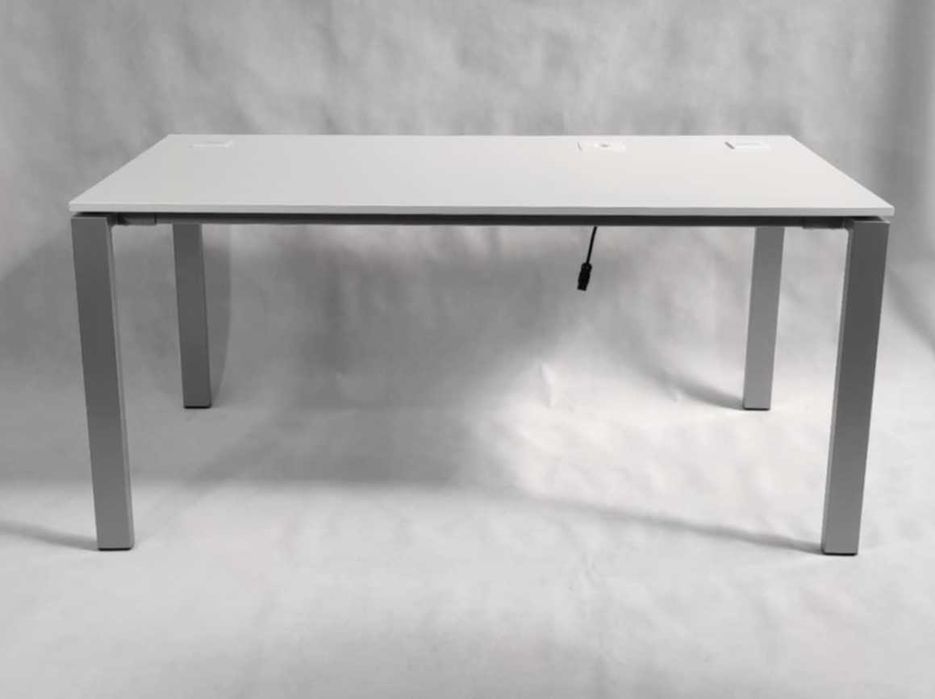 Biurko biurowe / komputerowe 160x80 cm – białe, metalowe nogi, używane