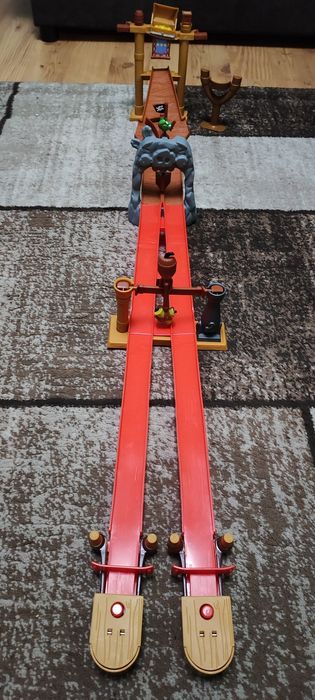 Angry birds go tor wyścigowy do wystrzeliwania