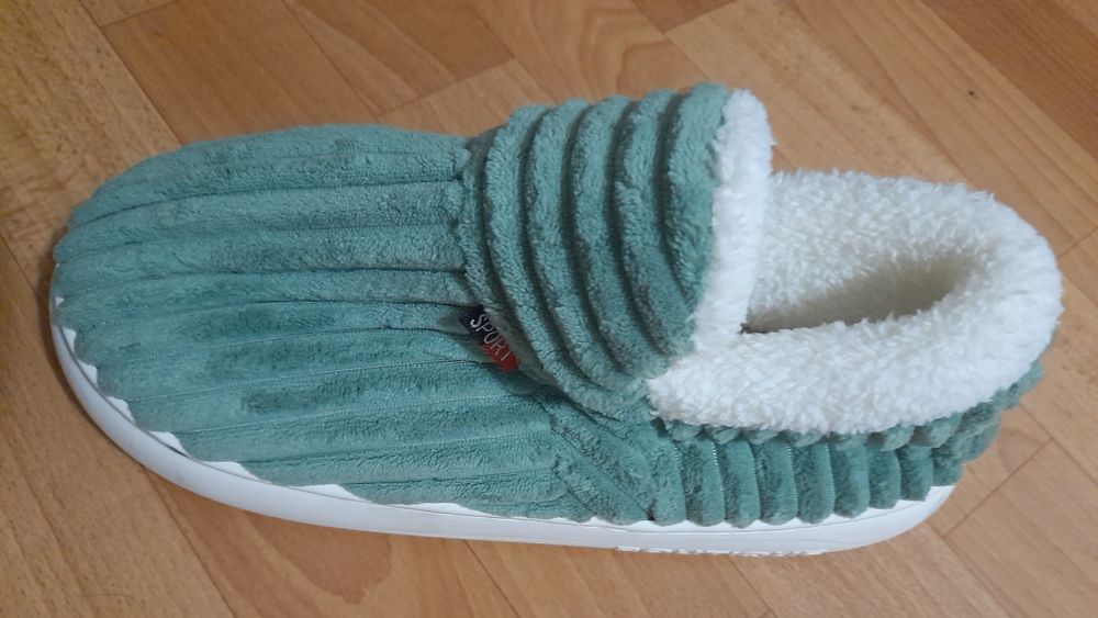 Нові нековзні м'які утеплені вуличні тапочки р. 44-45