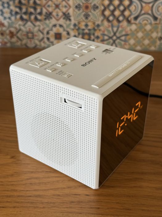 Radiobudzik Sony bialy ICF-C1T