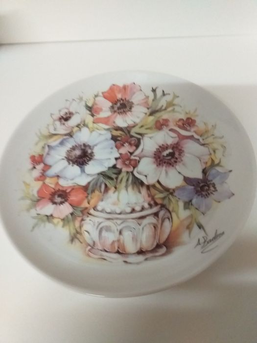 NOVObonito,prato porcelana Limoges de coleção,diam 21,em mãoveja zonas