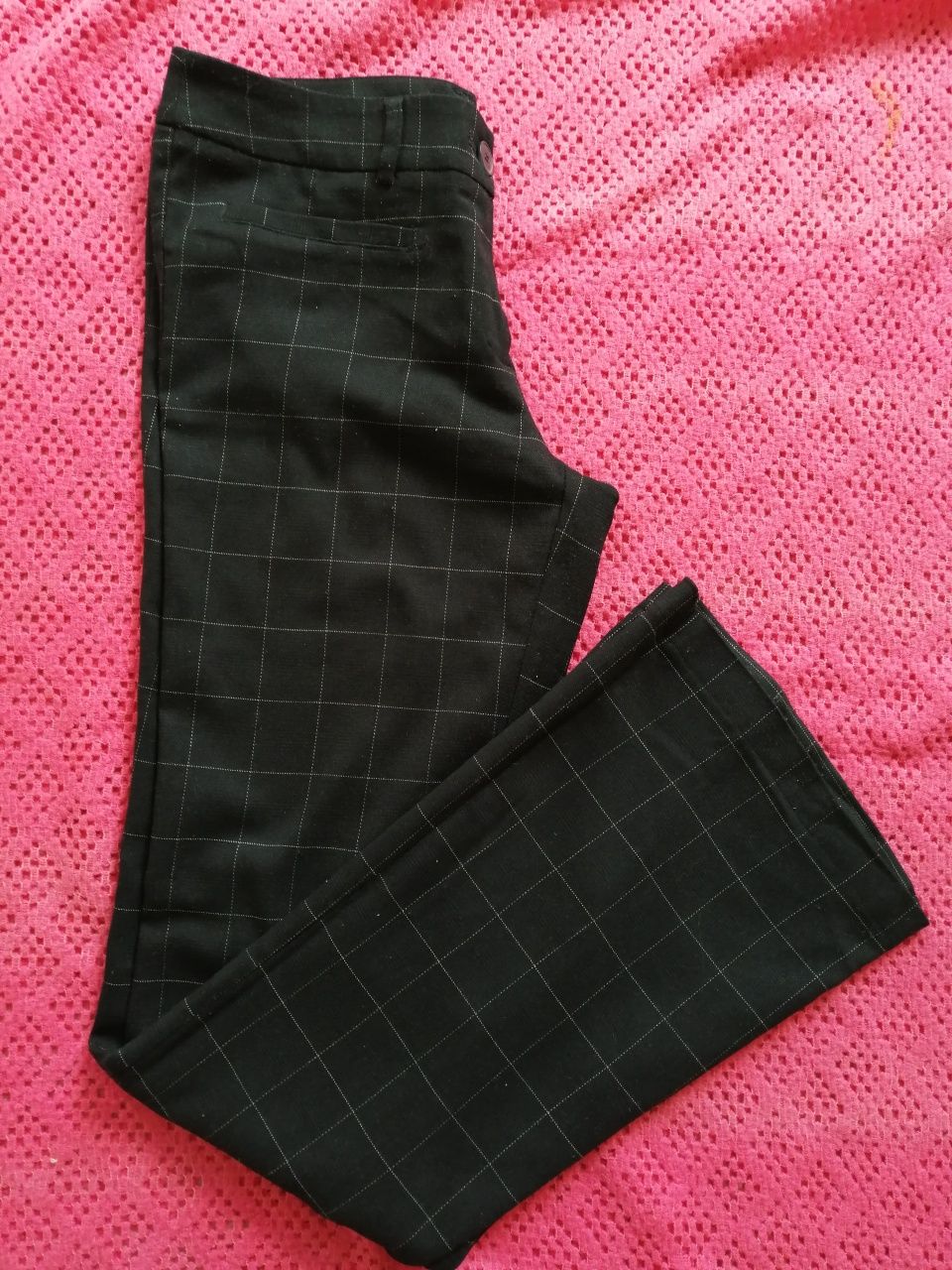 Czarne spodnie w kratkę