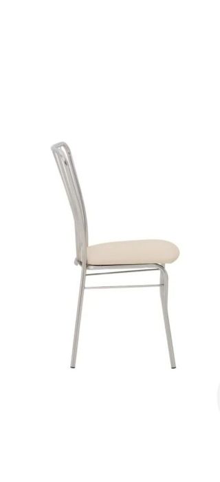 Хороший стіл та три стула