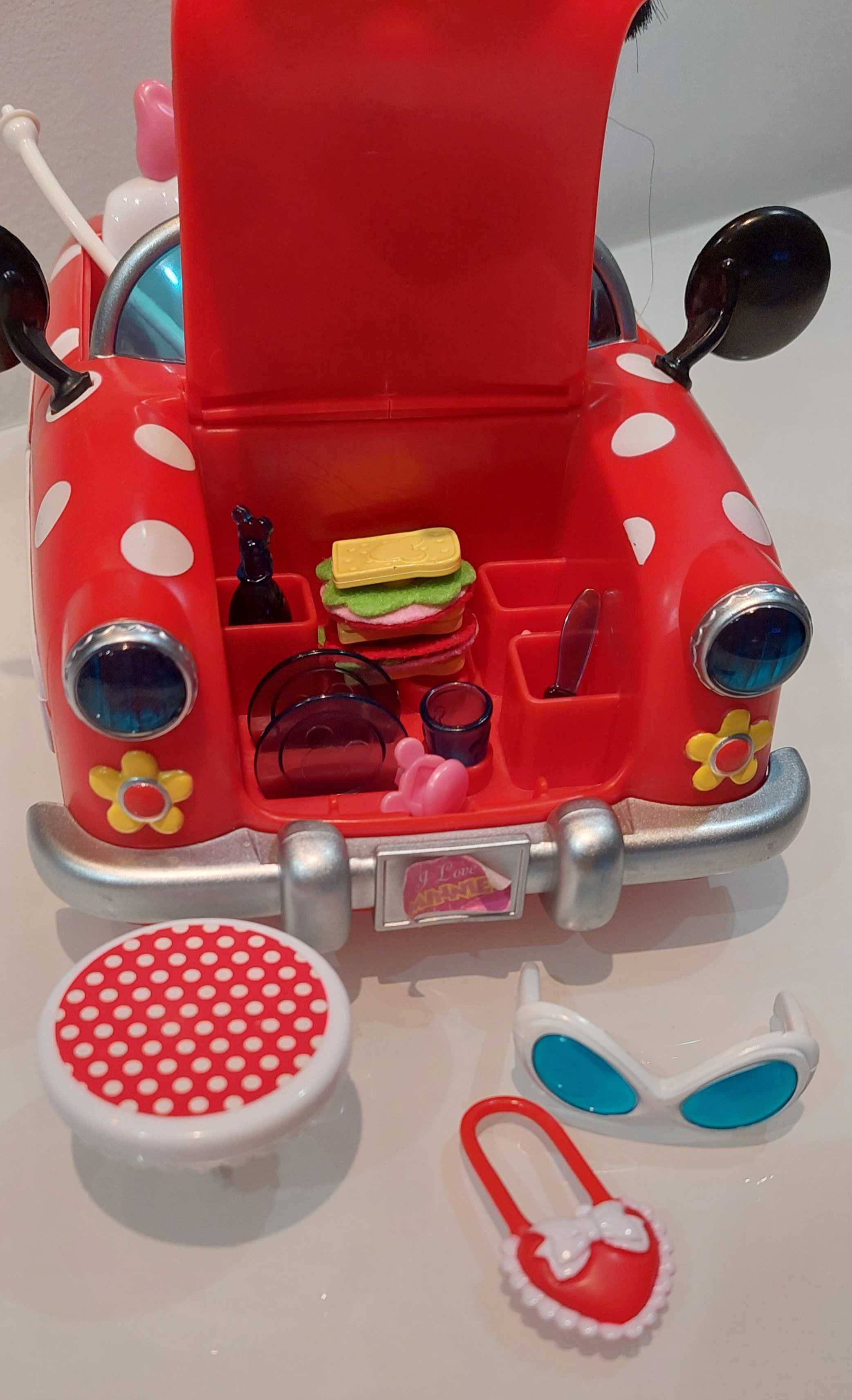 Minnie com carro Piquenique