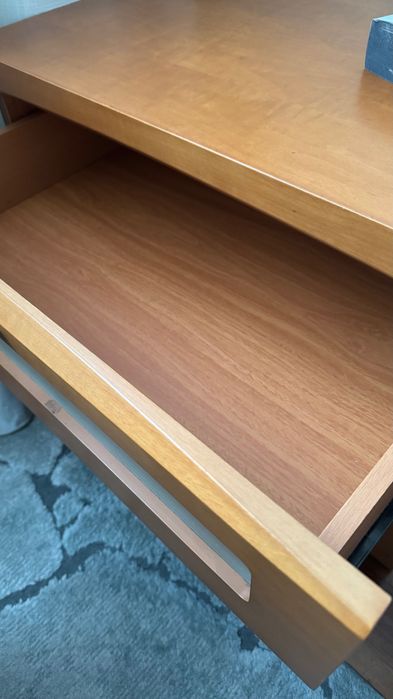 Vendo cómoda + 2 mesinhas cabeceira + camiseiro + espelho