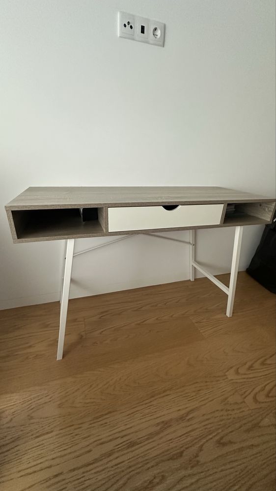Mesa nova de JYSK