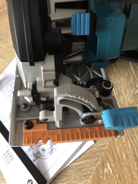 Makita HS6100 ручна циркулярна дискова пила
