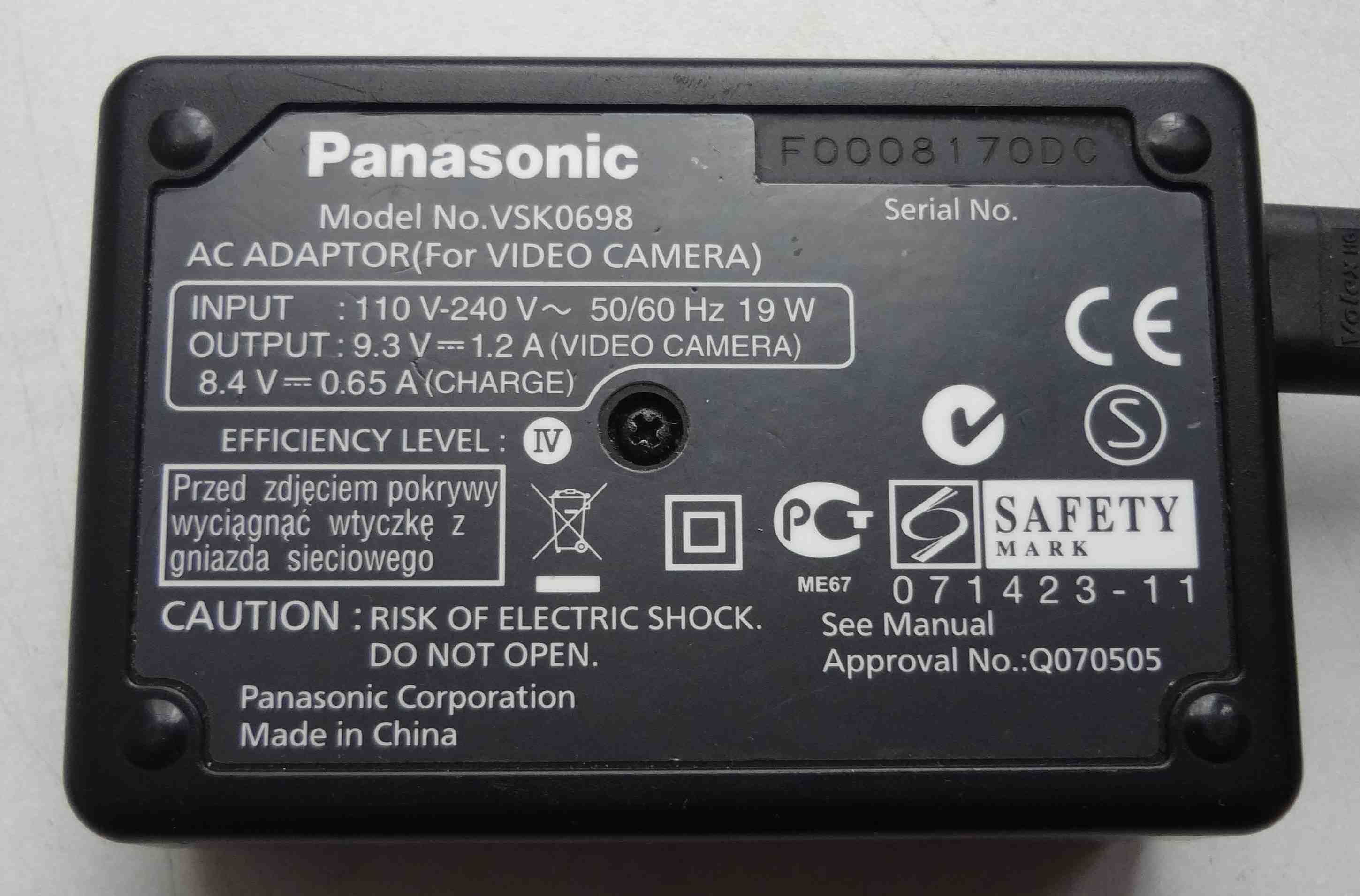 Блок питания для зарядки аккумуляторов Panasonic 9.3V-1.2A 8.4V-0.65A