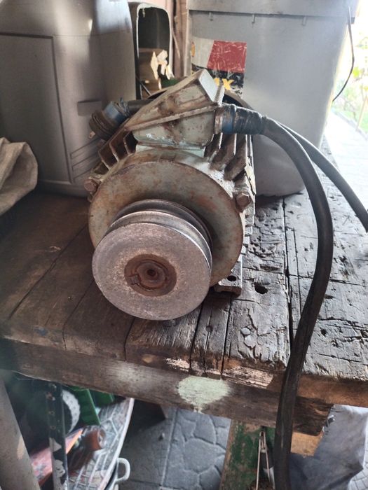 Электро двигатель .