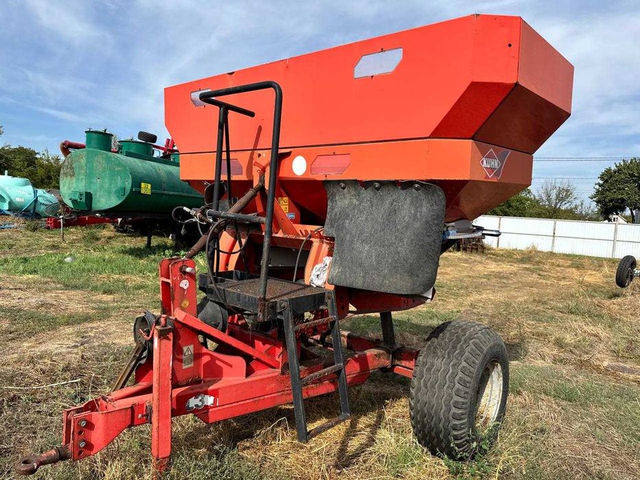 Розкидач Kuhn Axis 30.1