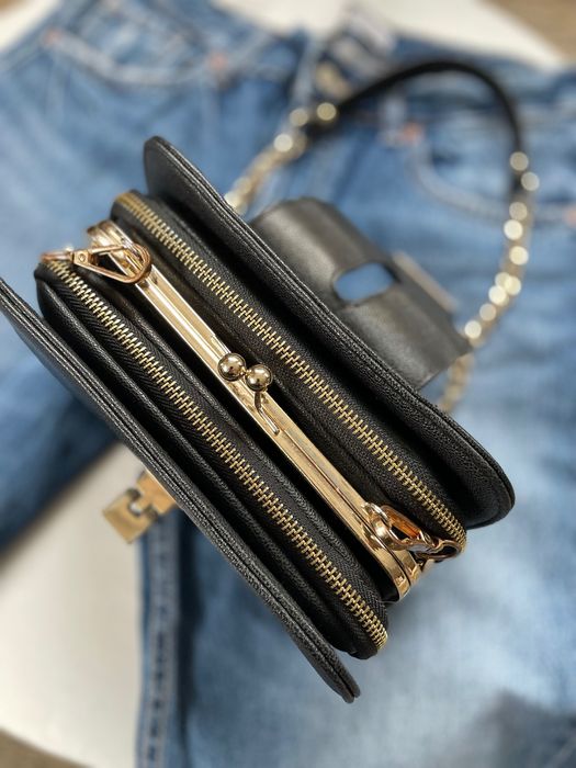 Чорна сумка на ланцюжку Кросбоді