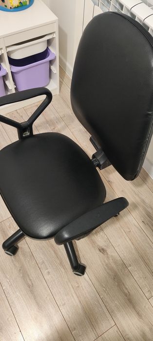 Krzesło obrotowe czarne ekoskóra
