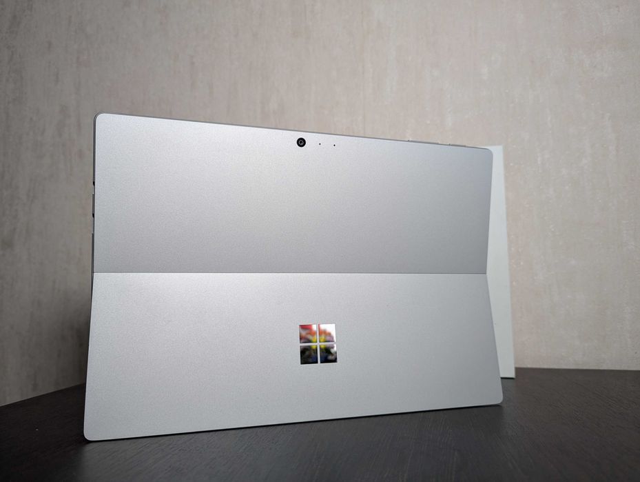 Microsoft Surface Pro 5 8/256gb Intel i5-7300u