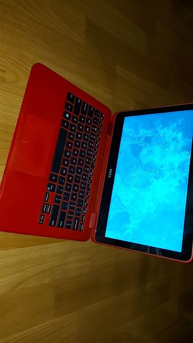 Laptop DELL Inspirion P25T001