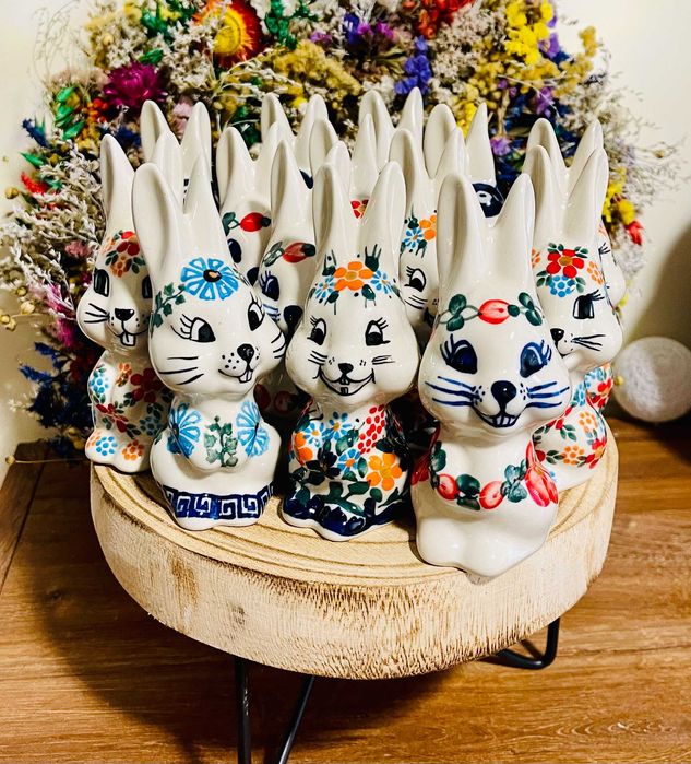 Ceramika Bolesławiec. Figurka Zając Wielkanocny 12 cm (656)