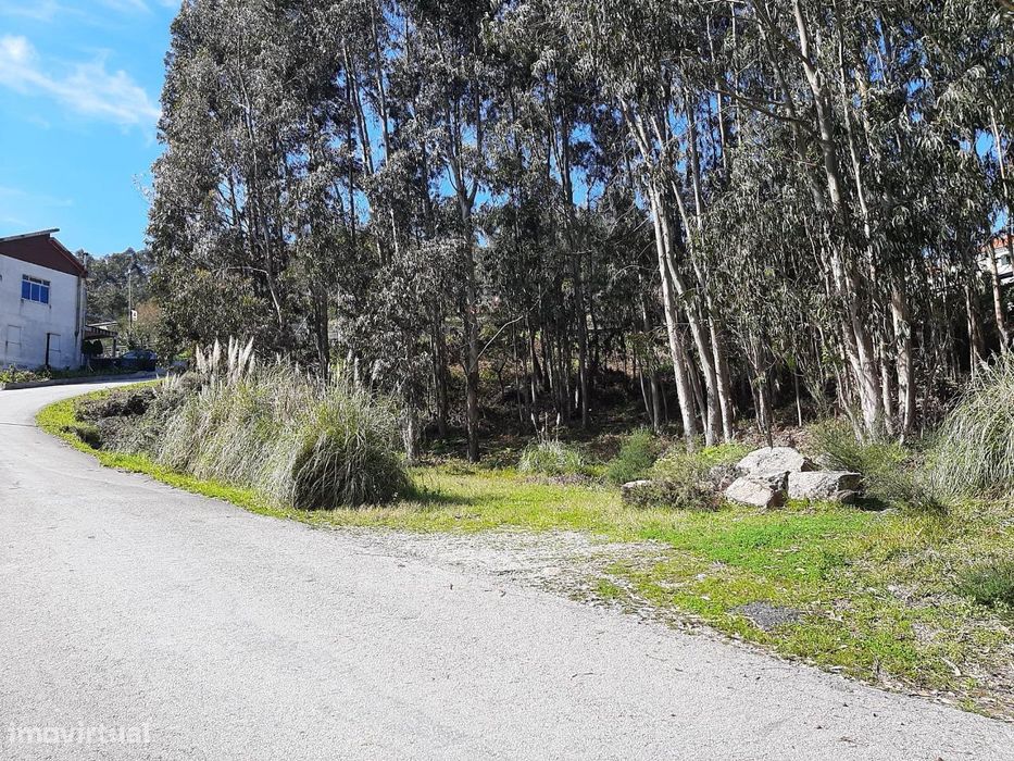 Vende terreno 890m2 zona de construção Canelas Penafiel