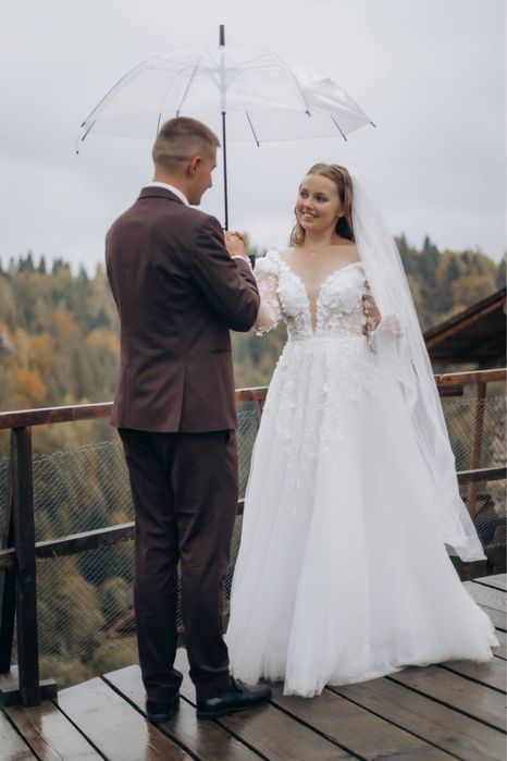 Ніжна весільна сукня