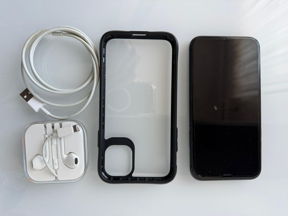 iPhone 11 64 GB w zestawie ze słuchawkami