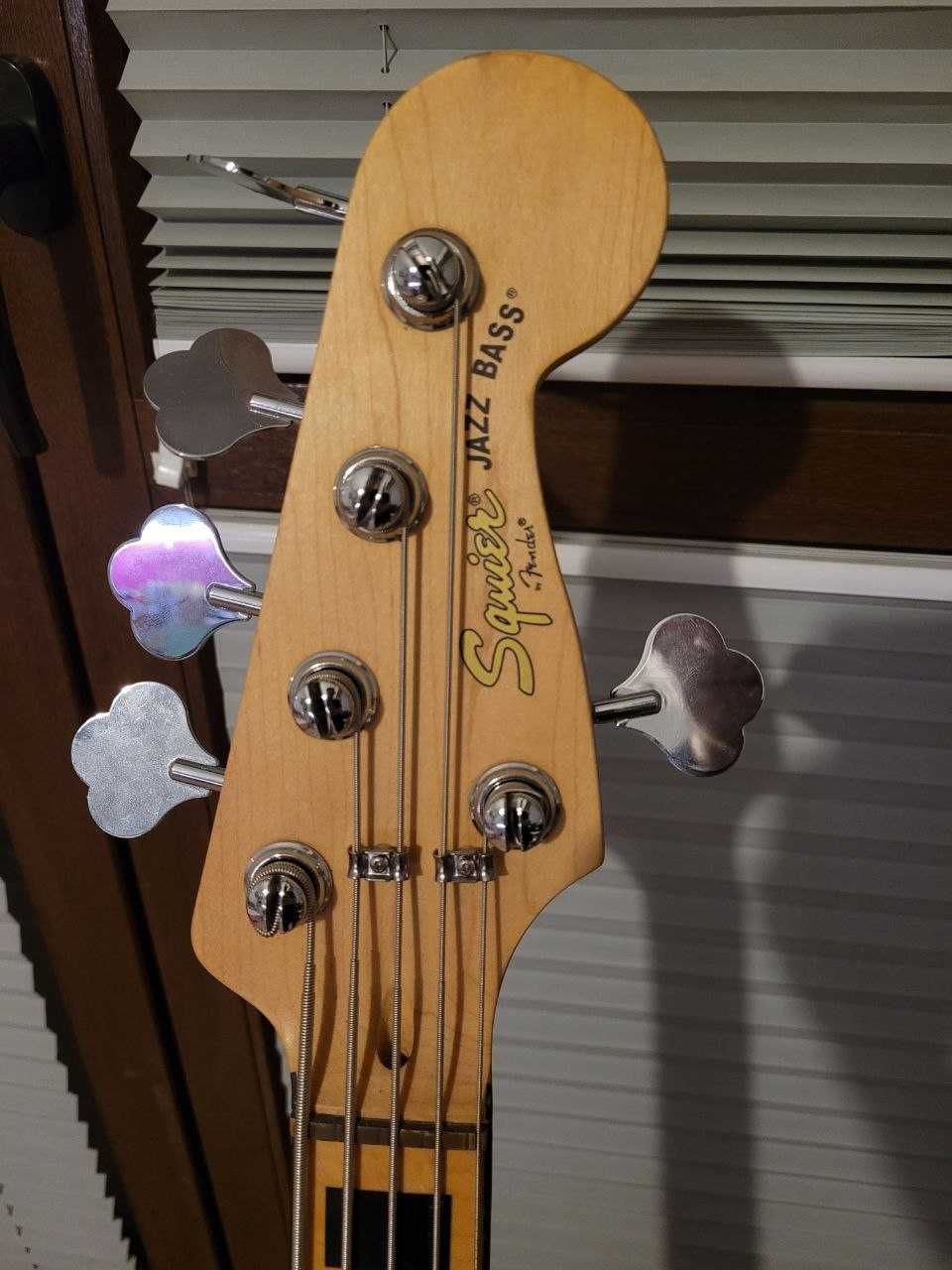 Gitara basowa pięciostrunowa Squier Jazz Bass V