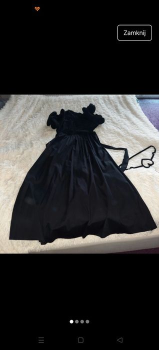 Czarna sukienka z paskiem