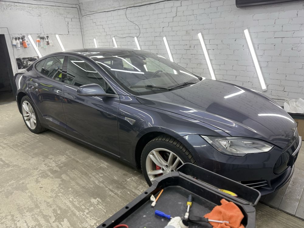 Tesla model S P85D