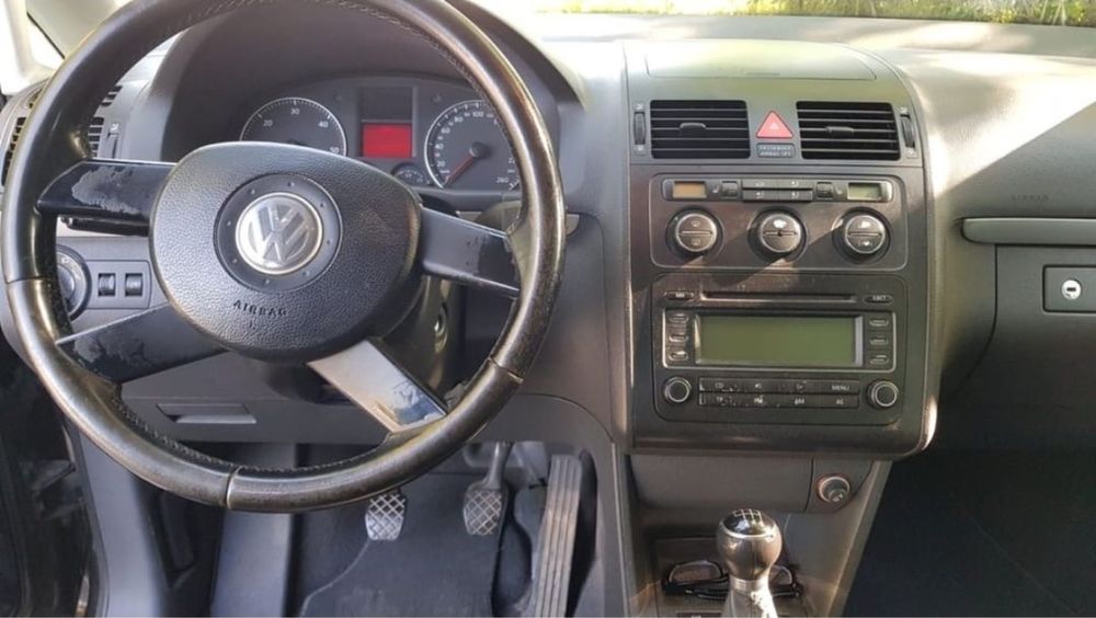 Автомобіль Vollkswagen tauran