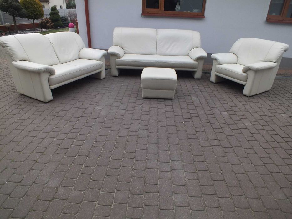 Zestaw wypoczynkowy skórzany 3+2+1+pufa kolor ecru.