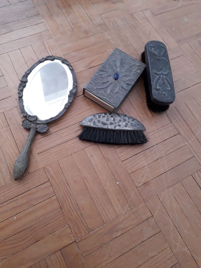 Conjunto antigo espelho de mão e guarda joias madreperola