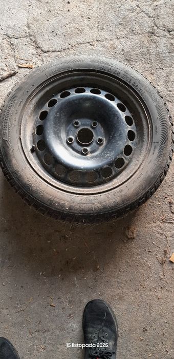 Opony zimowe z felgami od passata.
