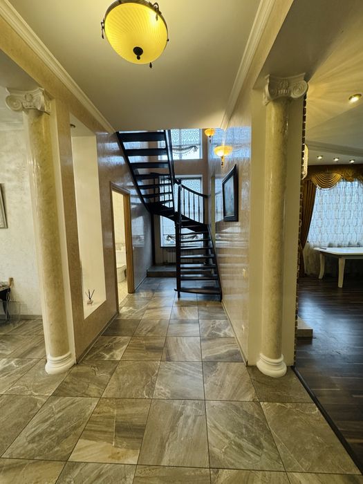 Подобово будинок. Басейн з підігрівом. Чан-Джакузі. м.Буча