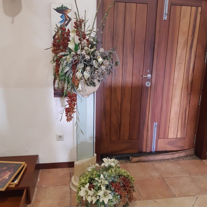 Floreira com arranjo