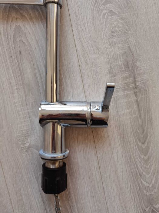 Wysoka bateria kuchenna OWIM z wyciąganą wylewką srebrna chrom