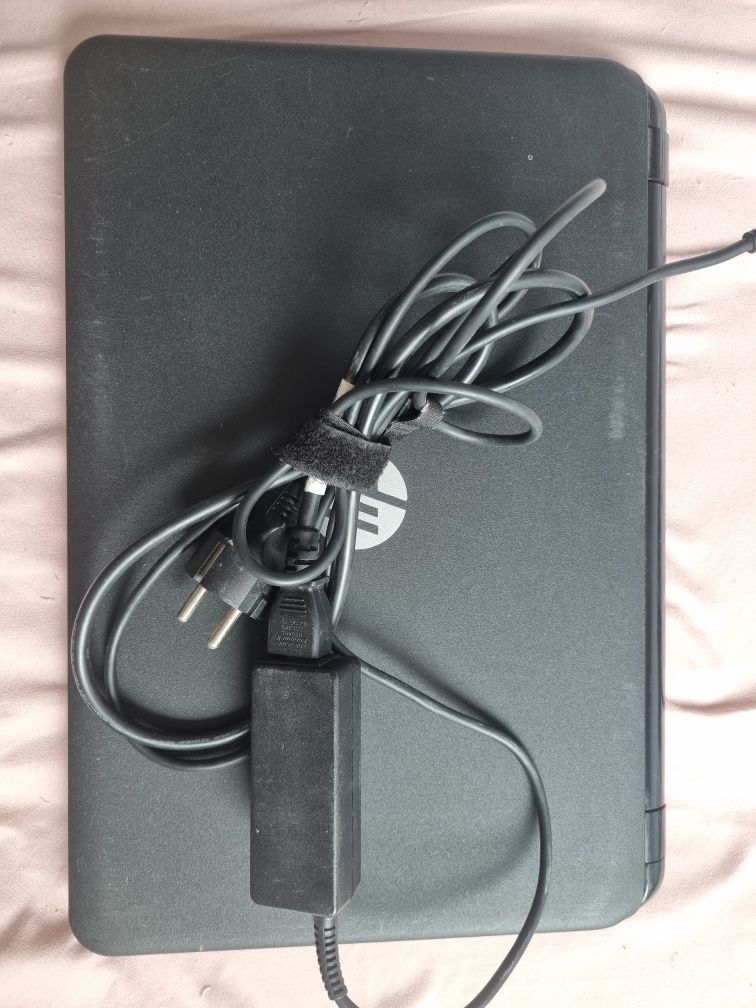 Laptop HP i3 uruchamia się